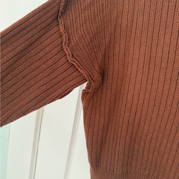 Neuflora Chestnut V-Neck Ribbed Sweater - Picture 5 of 6